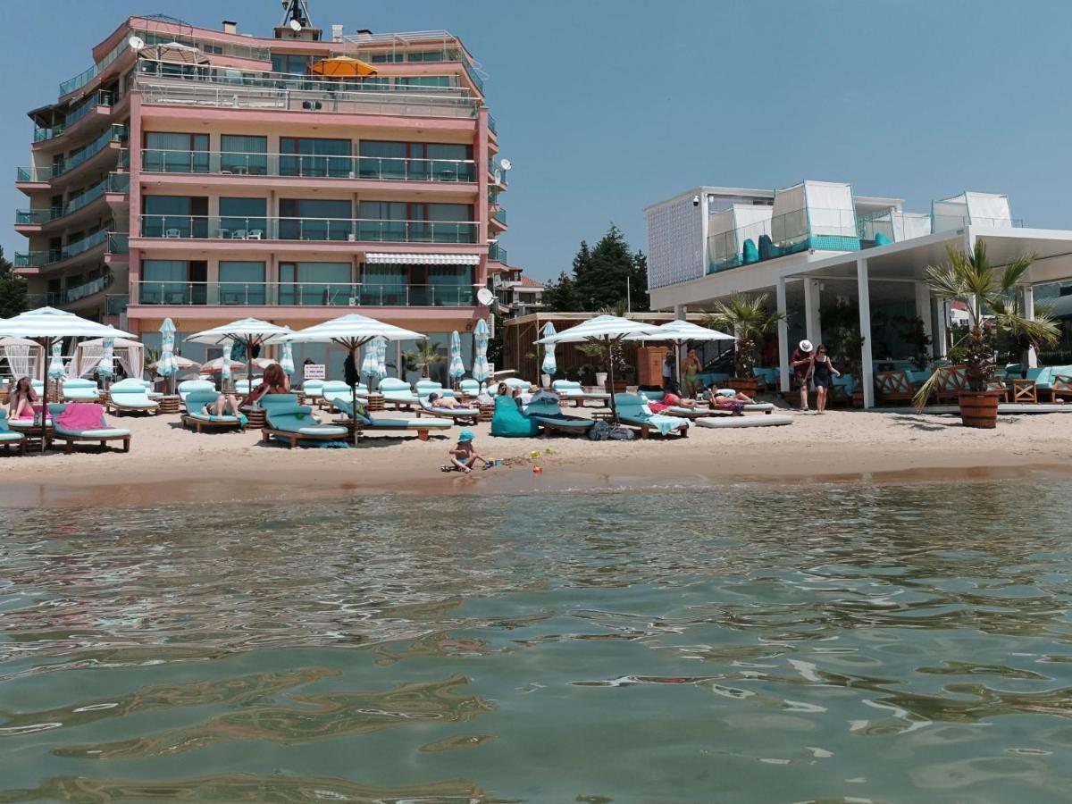 Beachfront Apartments By Marty'S Słoneczny Brzeg Zewnętrze zdjęcie